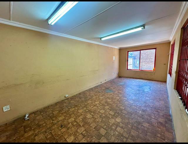 180M² WAREHOUSE TO LET IN FONTAINEBLEAU